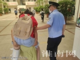 給淮南高考考點場外“護考官”點個贊！