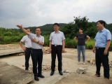張勁松到余井鎮(zhèn)督導(dǎo)調(diào)研防汛救災(zāi)工作