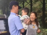 車門自動落鎖嬰兒被困車內(nèi)  池州警方與群眾砸窗救娃