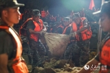 連夜奮戰 安徽潁上戴家湖臨時圩堤進入沖刺階段