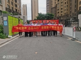 公安、城管、社區(qū)聯(lián)合開展“規(guī)范文明養(yǎng)犬”行動(dòng)