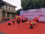 合肥菱湖公園內(nèi)12支民間文藝團(tuán)隊(duì)展絕活，引來(lái)居民陣陣喝彩