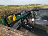 點贊！執行公務路遇車禍現場，兩名駐蚌解放軍徒手掰車救人