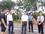 巢湖市委副書記許漢生慰問烔煬中學防汛抗洪一線人員