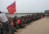 水漲堤高黨旗飄 ——望江縣泊湖萬米大堤防汛抗洪一線紀實