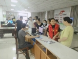 七里塘社區開展普惠公交充值活動