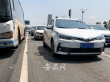 懷遠(yuǎn)境內(nèi)一段307省道連現(xiàn)五個(gè)坑 當(dāng)?shù)仞B(yǎng)護(hù)部門(mén)回應(yīng)稱馬上修復(fù)