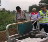 巡邏途中遇電車自燃 蕭縣民警一分鐘緊急撲救