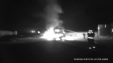淮北濉溪境內一大貨車行駛中突自燃 交警消防緊急救援