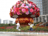 巨型國慶花壇亮相合肥街頭（組圖）