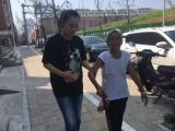 鼓樓云路社區(qū)工作人員助七旬迷路老人返家