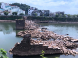 《光明日報(bào)》刊文對黃山鎮(zhèn)海橋修復(fù)提出三點(diǎn)疑問