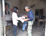 宜秀區(qū)大龍山鎮(zhèn)：金秋重陽，情暖貧困老人